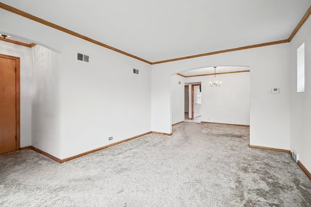 7433 N Oriole Avenue, Chicago, IL 60631