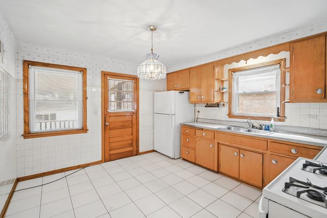 7433 N Oriole Avenue, Chicago, IL 60631