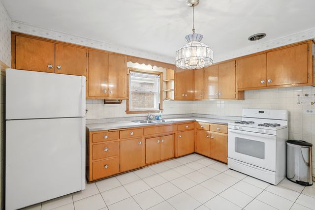 7433 N Oriole Avenue, Chicago, IL 60631