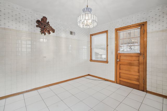 7433 N Oriole Avenue, Chicago, IL 60631