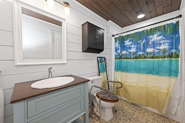 364 County Road 3892 W, Cleveland, TX 77328