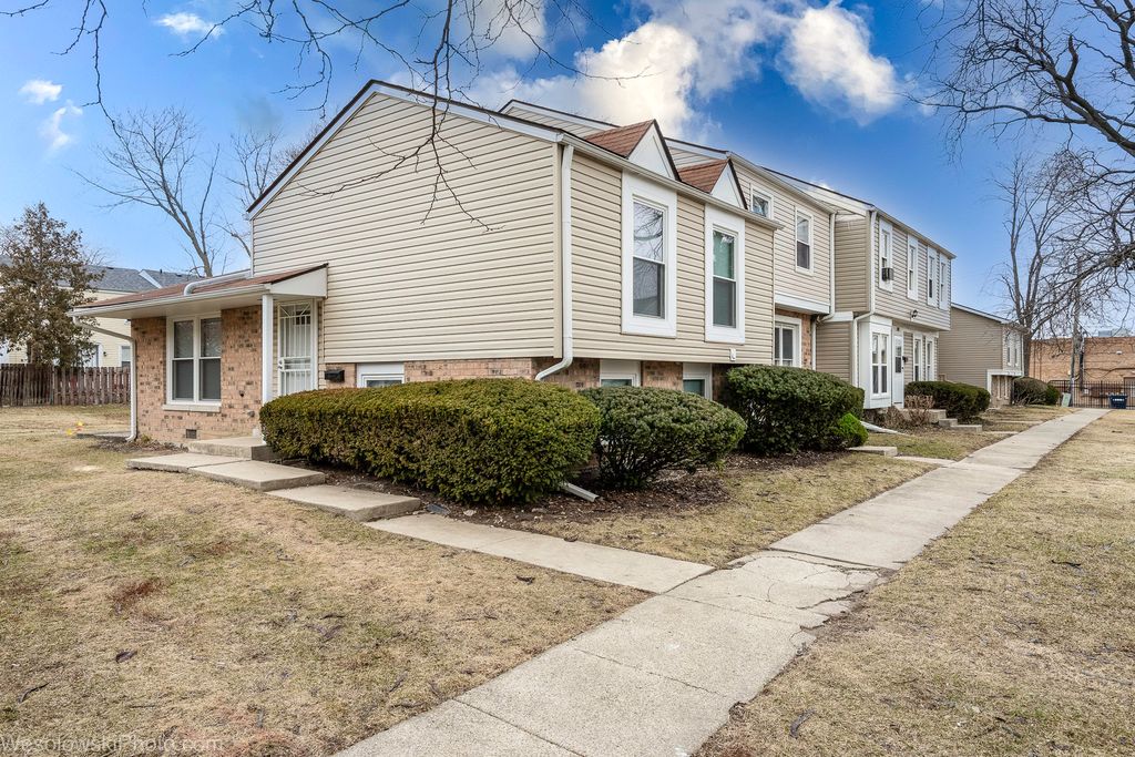 1101 Williamsburg Road, Country Club Hills, IL 60478