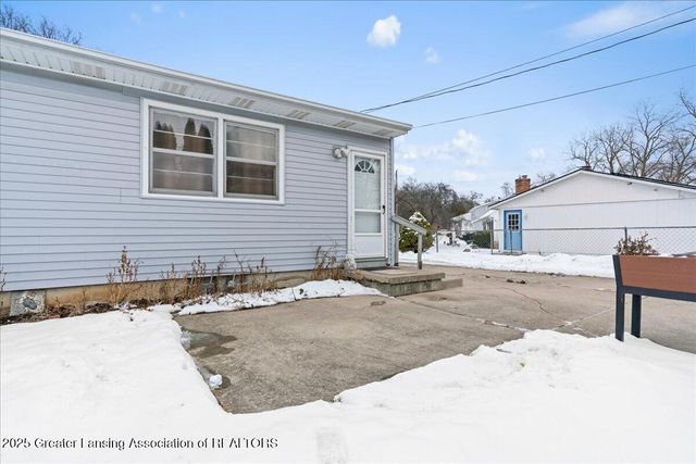 1301 S Briarfield Drive, Lansing, MI 48910