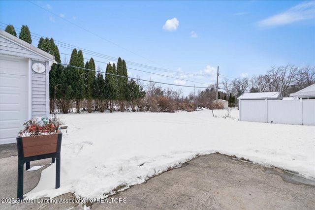 1301 S Briarfield Drive, Lansing, MI 48910