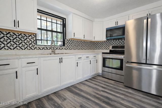 7563 JOHN F KENNEDY Drive W, Jacksonville, FL 32219