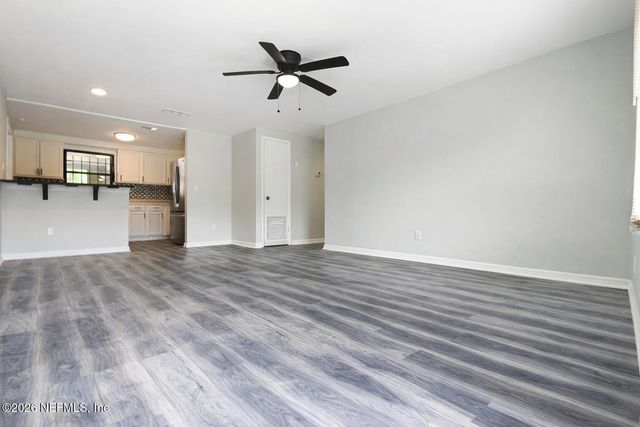 7563 JOHN F KENNEDY Drive W, Jacksonville, FL 32219