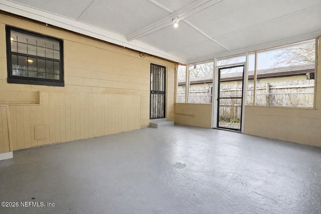 7563 JOHN F KENNEDY Drive W, Jacksonville, FL 32219