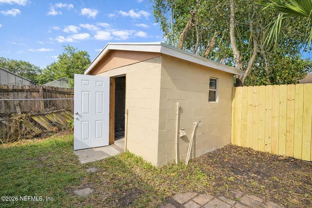 7563 JOHN F KENNEDY Drive W, Jacksonville, FL 32219