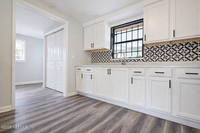 7563 JOHN F KENNEDY Drive W, Jacksonville, FL 32219