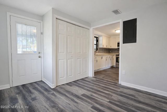 7563 JOHN F KENNEDY Drive W, Jacksonville, FL 32219