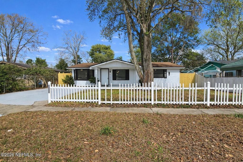 7563 JOHN F KENNEDY Drive W, Jacksonville, FL 32219