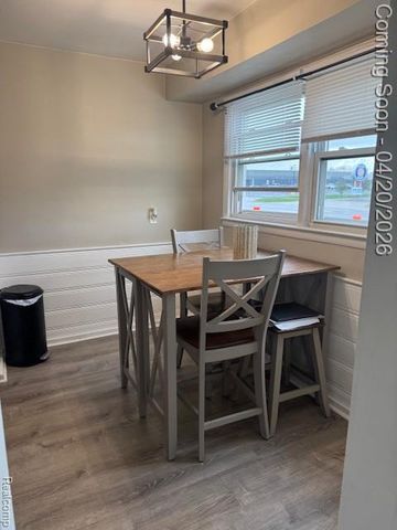 285 W Maple Road, Clawson, MI 48017
