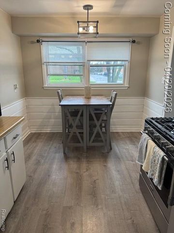 285 W Maple Road, Clawson, MI 48017