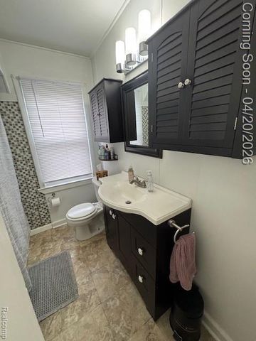 285 W Maple Road, Clawson, MI 48017
