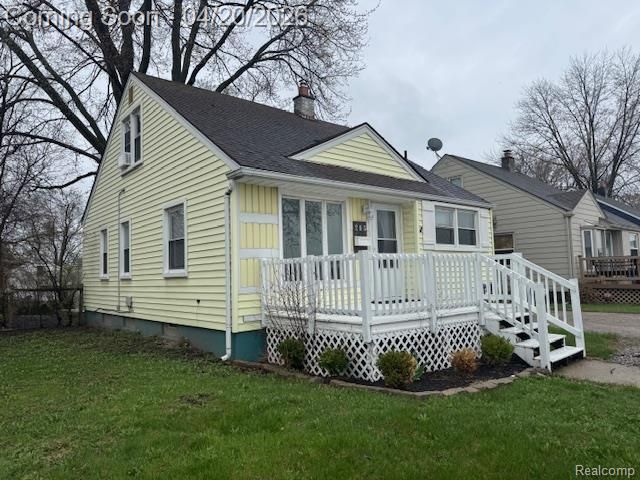 285 W Maple Road, Clawson, MI 48017