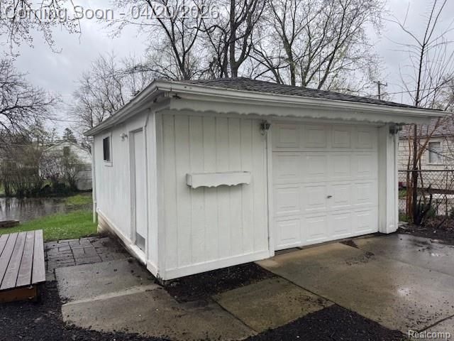 285 W Maple Road, Clawson, MI 48017