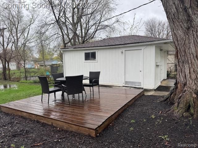 285 W Maple Road, Clawson, MI 48017
