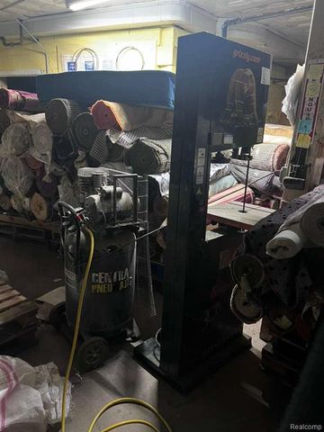 13318 Michigan Avenue, Dearborn, MI 48126