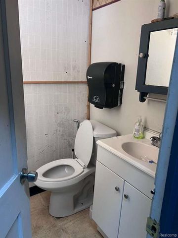 13318 Michigan Avenue, Dearborn, MI 48126