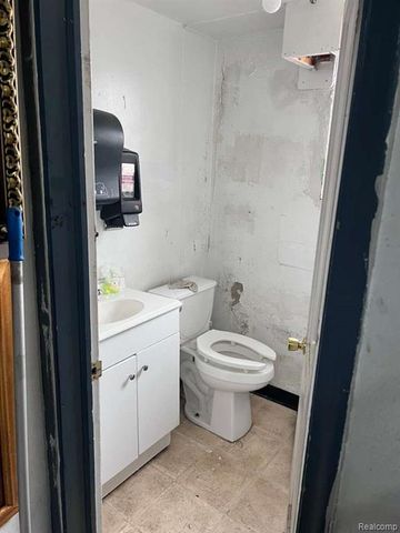 13318 Michigan Avenue, Dearborn, MI 48126