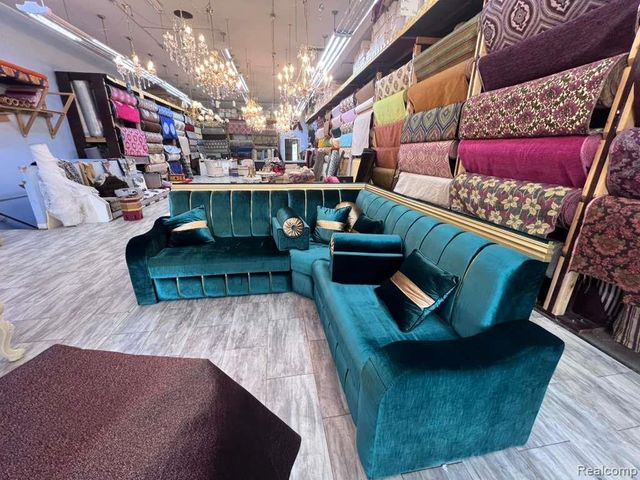 13318 Michigan Avenue, Dearborn, MI 48126