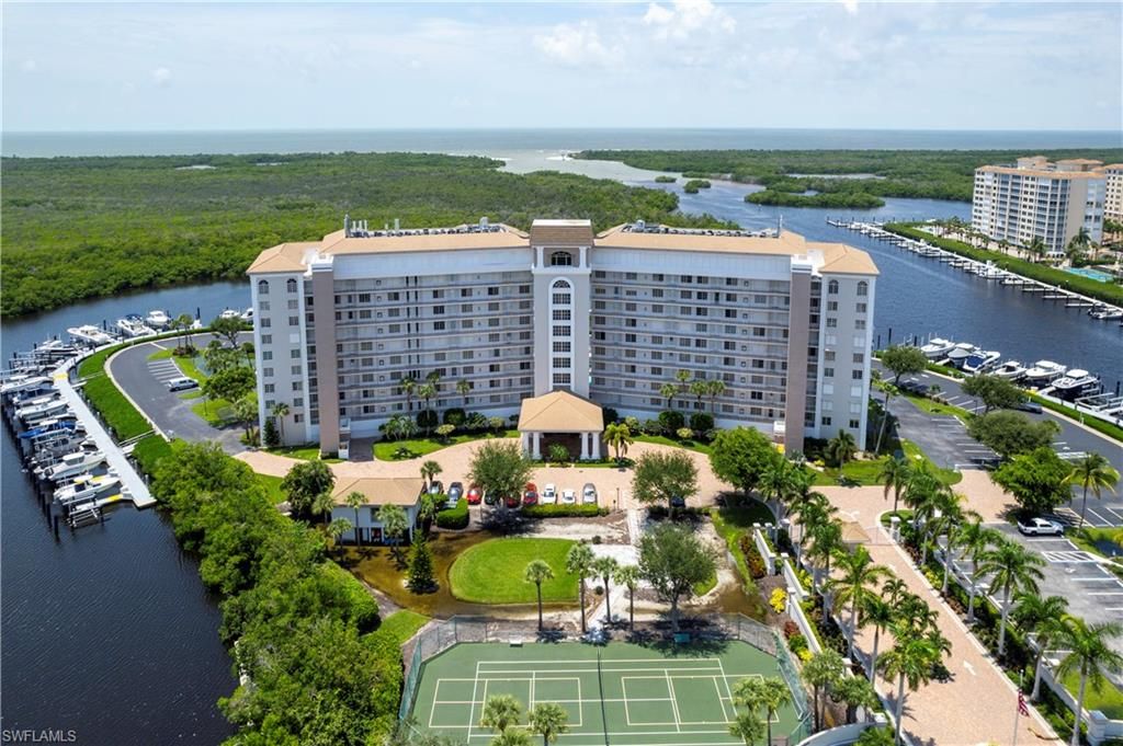 13105 Vanderbilt DR # 207, Naples, FL 34110