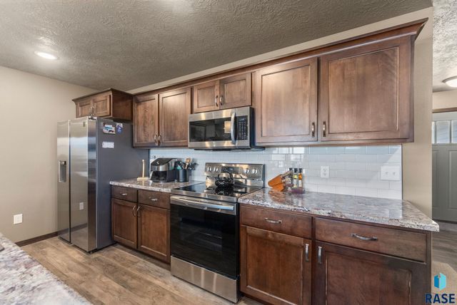 4227 N Knob Hill Ct, Sioux Falls, SD 57107
