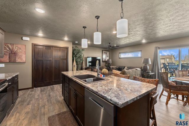4227 N Knob Hill Ct, Sioux Falls, SD 57107
