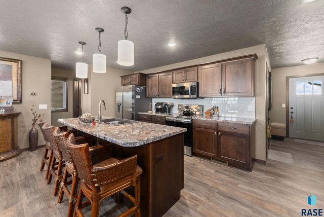 4227 N Knob Hill Ct, Sioux Falls, SD 57107