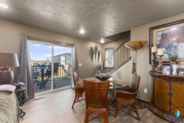 4227 N Knob Hill Ct, Sioux Falls, SD 57107