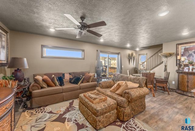 4227 N Knob Hill Ct, Sioux Falls, SD 57107