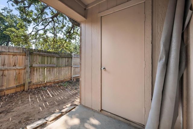 708 Woodland Court, Kennedale, TX 76060