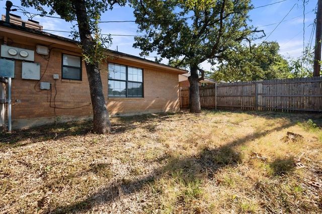 708 Woodland Court, Kennedale, TX 76060