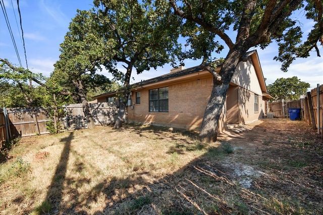 708 Woodland Court, Kennedale, TX 76060