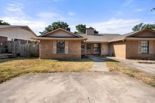 708 Woodland Court, Kennedale, TX 76060