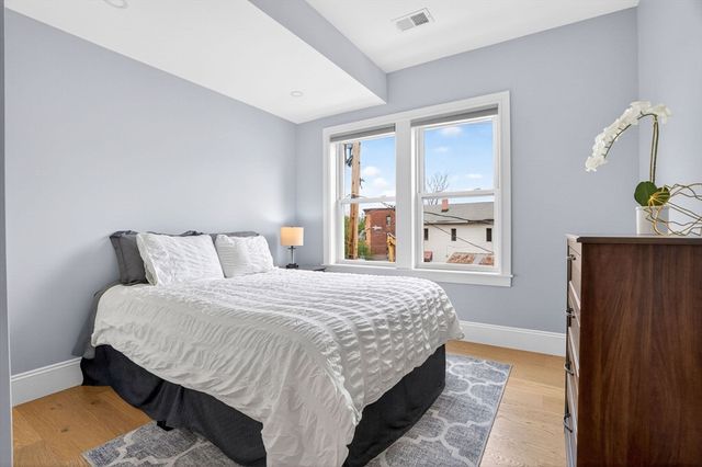 21 Glen Rd 10, Boston, MA 02130
