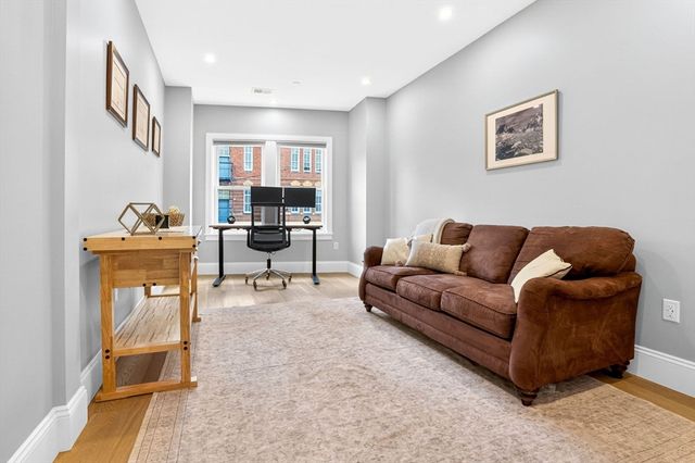 21 Glen Rd 10, Boston, MA 02130