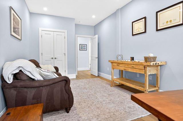 21 Glen Rd 10, Boston, MA 02130