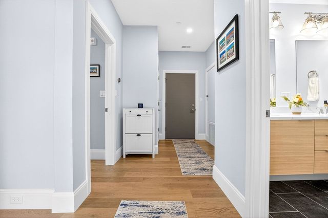 21 Glen Rd 10, Boston, MA 02130