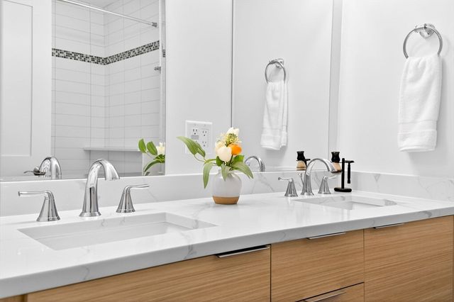 21 Glen Rd 10, Boston, MA 02130