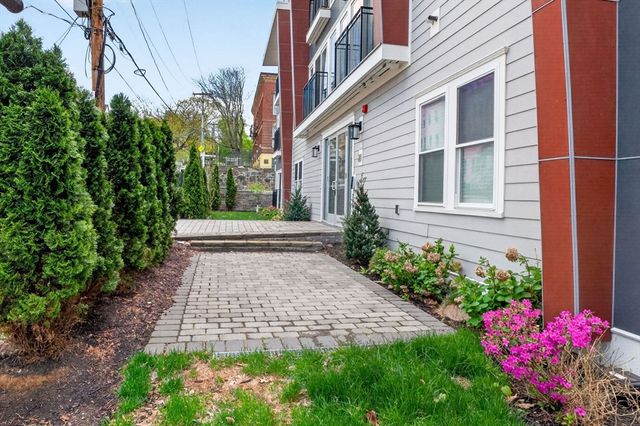 21 Glen Rd 10, Boston, MA 02130