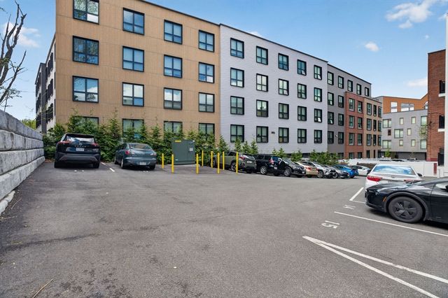 21 Glen Rd 10, Boston, MA 02130