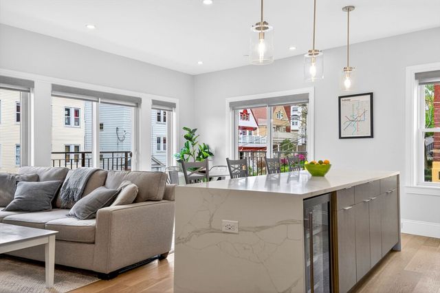 21 Glen Rd 10, Boston, MA 02130