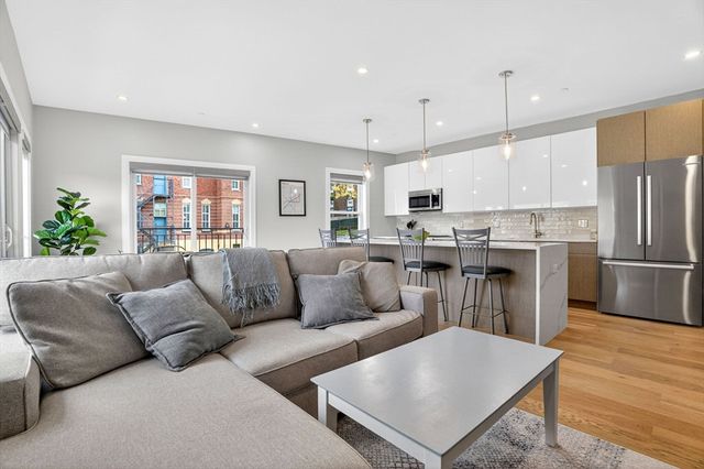 21 Glen Rd 10, Boston, MA 02130
