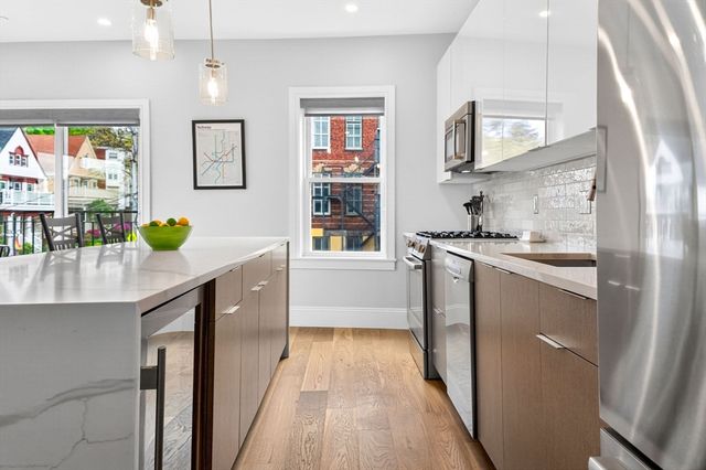 21 Glen Rd 10, Boston, MA 02130