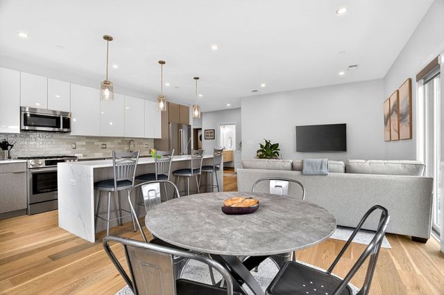 21 Glen Rd 10, Boston, MA 02130