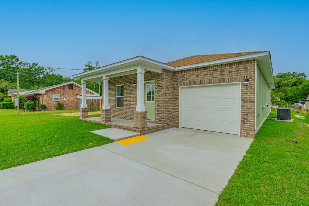 7111 McAdam Court, Pensacola, FL 32504
