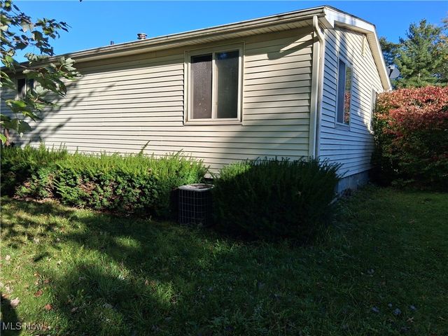 583 Santa Monica Circle, Youngstown, OH 44505