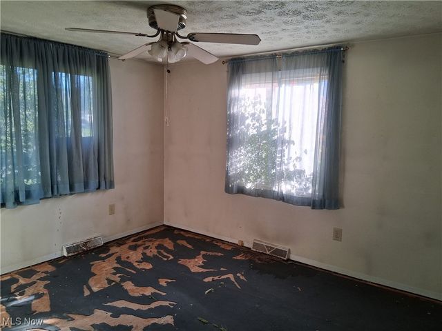 583 Santa Monica Circle, Youngstown, OH 44505