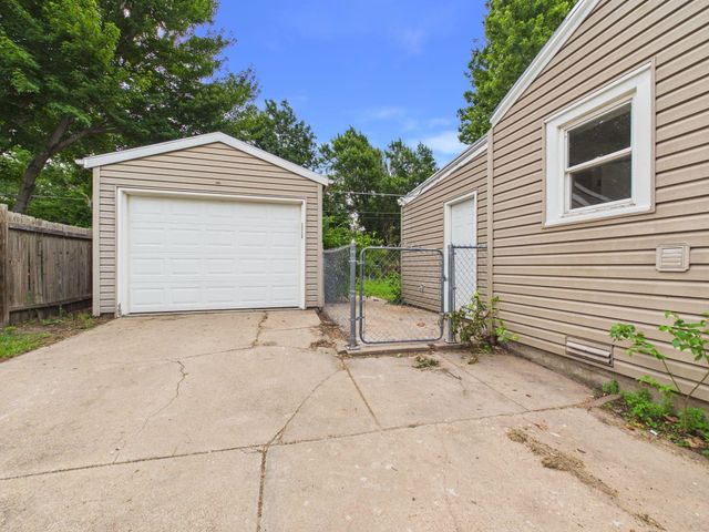 3232 S Gordon Ave, Wichita, KS 67217